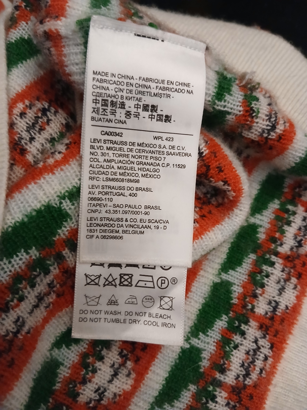 Levi's White Knit Vest with Red & Green Strawberry Motif - Picture 4 of 7